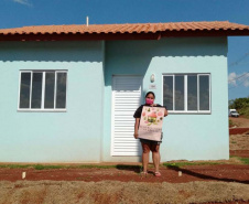 Quarenta famílias de Marmeleiro, município na região Sudoeste do Paraná, realizaram nesta quarta-feira (25) o sonho da casa própria. Elas foram beneficiadas por um projeto habitacional do Governo do Estado, feito em parceria com a prefeitura, com investimentos de aproximadamente R$ 2,6 milhões. Foto: Cohapar