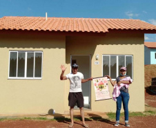 Quarenta famílias de Marmeleiro, município na região Sudoeste do Paraná, realizaram nesta quarta-feira (25) o sonho da casa própria. Elas foram beneficiadas por um projeto habitacional do Governo do Estado, feito em parceria com a prefeitura, com investimentos de aproximadamente R$ 2,6 milhões. Foto: Cohapar
