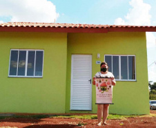 Quarenta famílias de Marmeleiro, município na região Sudoeste do Paraná, realizaram nesta quarta-feira (25) o sonho da casa própria. Elas foram beneficiadas por um projeto habitacional do Governo do Estado, feito em parceria com a prefeitura, com investimentos de aproximadamente R$ 2,6 milhões. Foto: Cohapar