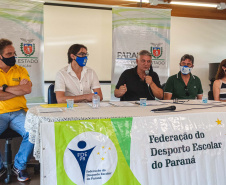 A Superintendência estadual do Esporte e a Federação do Desporto Escolar do Paraná assinaram nesta quarta-feira (25) um termo de cooperação que irá potencializar o esporte escolar do Estado.
Foto: Superintendência do Esporte