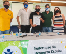 A Superintendência estadual do Esporte e a Federação do Desporto Escolar do Paraná assinaram nesta quarta-feira (25) um termo de cooperação que irá potencializar o esporte escolar do Estado.
Foto: Superintendência do Esporte