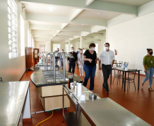 O governador Carlos Massa Ratinho Junior e o secretário de Estado da Saúde, Beto Preto, visitaram nesta quarta-feira (25) o Hospital de Dermatologia Sanitária do Paraná (HDSPR), em Piraquara. 