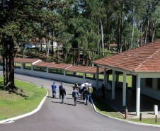 O governador Carlos Massa Ratinho Junior e o secretário de Estado da Saúde, Beto Preto, visitaram nesta quarta-feira (25) o Hospital de Dermatologia Sanitária do Paraná (HDSPR), em Piraquara. 