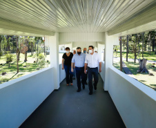 O governador Carlos Massa Ratinho Junior e o secretário de Estado da Saúde, Beto Preto, visitaram nesta quarta-feira (25) o Hospital de Dermatologia Sanitária do Paraná (HDSPR), em Piraquara. 