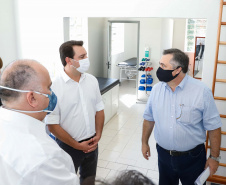 O governador Carlos Massa Ratinho Junior e o secretário de Estado da Saúde, Beto Preto, visitaram nesta quarta-feira (25) o Hospital de Dermatologia Sanitária do Paraná (HDSPR), em Piraquara. 