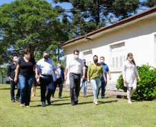 O governador Carlos Massa Ratinho Junior e o secretário de Estado da Saúde, Beto Preto, visitaram nesta quarta-feira (25) o Hospital de Dermatologia Sanitária do Paraná (HDSPR), em Piraquara. 