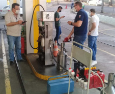 IPEM-PR, MPPR, ANP e Receita Estadual fiscalizaram postos de combustível em Arapongas e Apucarana. Foto:IPEM