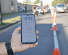 Talonário eletrônico desenvolvido pelo Detran já começa a ser usado pela Polícia Militar do Paraná. Foto:: Adilson Pieczykolan Santana/Detran