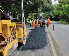Serviços de microrrevestimento asfáltico em Matinhos devem afetar o trânsito durante os primeiros dias do mês de dezembro.
Foto: DER