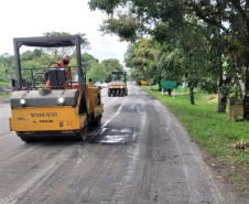 Serviços de microrrevestimento asfáltico em Matinhos devem afetar o trânsito durante os primeiros dias do mês de dezembro.
Foto: DER