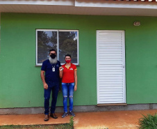 Representantes do Governo do Estado, Governo Federal e da Prefeitura de Santa Maria do Oeste entregaram nesta sexta-feira (27) as chaves de 31 casas populares a famílias do município, localizado na região central do Paraná. O projeto recebeu R$ 2 milhões de investimentos do Fundo de Garantia do Tempo de Serviço (FGTS), além de contrapartidas dos órgãos envolvidos. (Foto: Elmar Vornes / Cohapar)
