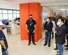 Os portos do Paraná colecionaram mais uma expressiva marca. Paranaguá e Antonina alcançaram nesta segunda-feira (30) o recorde de 53,382 milhões de toneladas de cargas movimentadas. O volume é o maior da história. O governador Carlos Massa Ratinho Junior participou em Paranaguá da contagem regressiva que consolidou o marco inédito e que foi comemorado com os trabalhadores portuários. 