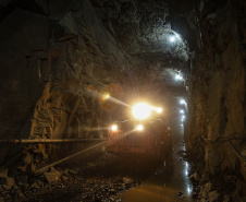 Francisco Beltrão -18-11-2020 -  Obras do Túnel que terá 1.200 metros de extensão e vai levar todo o excesso de água do rio Urutago, que passa dentro do Parque de Exposições Jayme Canet Júnior, até o rio Marrecas - Foto: Jonathan Campos/ AEN