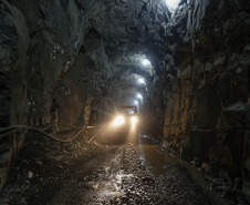 Francisco Beltrão -18-11-2020 -  Obras do Túnel que terá 1.200 metros de extensão e vai levar todo o excesso de água do rio Urutago, que passa dentro do Parque de Exposições Jayme Canet Júnior, até o rio Marrecas - Foto: Jonathan Campos/ AEN