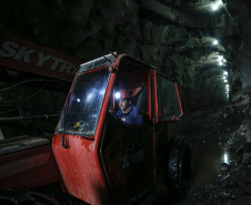 Francisco Beltrão -18-11-2020 -  Obras do Túnel que terá 1.200 metros de extensão e vai levar todo o excesso de água do rio Urutago, que passa dentro do Parque de Exposições Jayme Canet Júnior, até o rio Marrecas - Foto: Jonathan Campos/ AEN