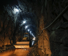 Francisco Beltrão -18-11-2020 -  Obras do Túnel que terá 1.200 metros de extensão e vai levar todo o excesso de água do rio Urutago, que passa dentro do Parque de Exposições Jayme Canet Júnior, até o rio Marrecas - Foto: Jonathan Campos/ AEN