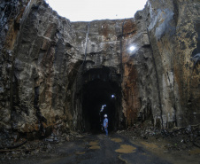 Francisco Beltrão -18-11-2020 -  Obras do Túnel que terá 1.200 metros de extensão e vai levar todo o excesso de água do rio Urutago, que passa dentro do Parque de Exposições Jayme Canet Júnior, até o rio Marrecas - Foto: Jonathan Campos/ AEN