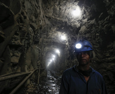 Francisco Beltrão -18-11-2020 -  Obras do Túnel que terá 1.200 metros de extensão e vai levar todo o excesso de água do rio Urutago, que passa dentro do Parque de Exposições Jayme Canet Júnior, até o rio Marrecas - Foto: Jonathan Campos/ AEN