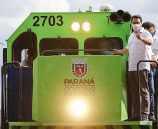 O governador Carlos Massa Ratinho Junior entregou nesta terça-feira (1º) o primeiro pacote de revitalização e modernização das locomotivas e vagões da Ferroeste. 