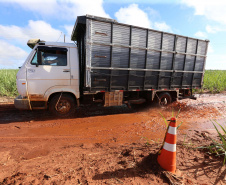 Um convênio entre Itaipu Binacional, Departamento Nacional de Infraestrutura de Transportes (DNIT) e Governo do Paraná vai garantir a execução das obras no trecho paranaense da BR-487, mais conhecida como Estrada Boiadeira. O trecho de 47 km liga os municípios Icaraíma (Porto Camargo) e Umuarama (Serra dos Dourados), no Noroeste do Paraná, e deve estar pronto até início de 2022. 19/11/2020 - Foto: Geraldo Bubniak/AEN