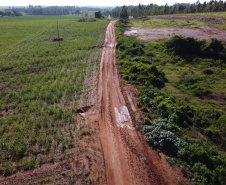 Um convênio entre Itaipu Binacional, Departamento Nacional de Infraestrutura de Transportes (DNIT) e Governo do Paraná vai garantir a execução das obras no trecho paranaense da BR-487, mais conhecida como Estrada Boiadeira. O trecho de 47 km liga os municípios Icaraíma (Porto Camargo) e Umuarama (Serra dos Dourados), no Noroeste do Paraná, e deve estar pronto até início de 2022. 19/11/2020 - Foto: Geraldo Bubniak/AEN