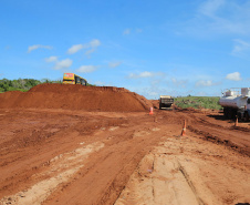 Um convênio entre Itaipu Binacional, Departamento Nacional de Infraestrutura de Transportes (DNIT) e Governo do Paraná vai garantir a execução das obras no trecho paranaense da BR-487, mais conhecida como Estrada Boiadeira. O trecho de 47 km liga os municípios Icaraíma (Porto Camargo) e Umuarama (Serra dos Dourados), no Noroeste do Paraná, e deve estar pronto até início de 2022. 19/11/2020 - Foto: Geraldo Bubniak/AEN