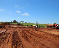 Um convênio entre Itaipu Binacional, Departamento Nacional de Infraestrutura de Transportes (DNIT) e Governo do Paraná vai garantir a execução das obras no trecho paranaense da BR-487, mais conhecida como Estrada Boiadeira. O trecho de 47 km liga os municípios Icaraíma (Porto Camargo) e Umuarama (Serra dos Dourados), no Noroeste do Paraná, e deve estar pronto até início de 2022. 19/11/2020 - Foto: Geraldo Bubniak/AEN