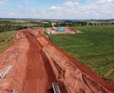 Um convênio entre Itaipu Binacional, Departamento Nacional de Infraestrutura de Transportes (DNIT) e Governo do Paraná vai garantir a execução das obras no trecho paranaense da BR-487, mais conhecida como Estrada Boiadeira. O trecho de 47 km liga os municípios Icaraíma (Porto Camargo) e Umuarama (Serra dos Dourados), no Noroeste do Paraná, e deve estar pronto até início de 2022. 19/11/2020 - Foto: Geraldo Bubniak/AEN