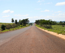 Um convênio entre Itaipu Binacional, Departamento Nacional de Infraestrutura de Transportes (DNIT) e Governo do Paraná vai garantir a execução das obras no trecho paranaense da BR-487, mais conhecida como Estrada Boiadeira. O trecho de 47 km liga os municípios Icaraíma (Porto Camargo) e Umuarama (Serra dos Dourados), no Noroeste do Paraná, e deve estar pronto até início de 2022. 19/11/2020 - Foto: Geraldo Bubniak/AEN