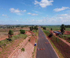 Um convênio entre Itaipu Binacional, Departamento Nacional de Infraestrutura de Transportes (DNIT) e Governo do Paraná vai garantir a execução das obras no trecho paranaense da BR-487, mais conhecida como Estrada Boiadeira. O trecho de 47 km liga os municípios Icaraíma (Porto Camargo) e Umuarama (Serra dos Dourados), no Noroeste do Paraná, e deve estar pronto até início de 2022. 19/11/2020 - Foto: Geraldo Bubniak/AEN