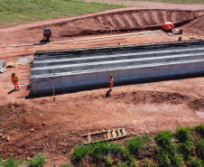 Um convênio entre Itaipu Binacional, Departamento Nacional de Infraestrutura de Transportes (DNIT) e Governo do Paraná vai garantir a execução das obras no trecho paranaense da BR-487, mais conhecida como Estrada Boiadeira. O trecho de 47 km liga os municípios Icaraíma (Porto Camargo) e Umuarama (Serra dos Dourados), no Noroeste do Paraná, e deve estar pronto até início de 2022. 19/11/2020 - Foto: Geraldo Bubniak/AEN