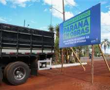 Obra de implantação do acesso às indústrias de Pitanga. São construídas marginais em um trecho de 4,2 quilômetros da PR-466, perto do posto da Polícia Rodoviária Estadual, o projeto prevê pistas paralelas à rodovia em ambos os sentidos, totalizando 8,4 quilômetros de extensão. 19/11/2020 - Foto: Geraldo Bubniak/AEN