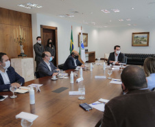 O governador Carlos Massa Ratinho Junior se reuniu nesta segunda-feira (7) com a diretoria da Ferragens Negrão, empresa que atua há 52 anos no mercado de ferramentas para construção civil e que planeja investir R$ 63 milhões no Paraná. O encontro foi marcado pela apresentação da primeira parte desse aporte, de R$ 19 milhões, que aconteceu em um novo Centro de Distribuição e em uma loja em São José dos Pinhais, na Região Metropolitana de Curitiba. Foto: Jonathan Campos/AEN
