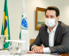 O governador Carlos Massa Ratinho Junior se reuniu nesta segunda-feira (7) com a diretoria da Ferragens Negrão, empresa que atua há 52 anos no mercado de ferramentas para construção civil e que planeja investir R$ 63 milhões no Paraná. O encontro foi marcado pela apresentação da primeira parte desse aporte, de R$ 19 milhões, que aconteceu em um novo Centro de Distribuição e em uma loja em São José dos Pinhais, na Região Metropolitana de Curitiba.