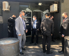 As obras nas unidades penais de Maringá foram concluídas e entregues quarta-feira (09), em solenidade com a presença do secretário estadual da Segurança Pública, Romulo Marinho Soares. Foram investidos R$ 2,2 milhões para revitalização, ampliação e melhorias na Penitenciária Estadual de Maringá, na Colônia Penal e Industrial e na Casa de Custódia – todas concentradas em um único endereço.
Foto: SESP