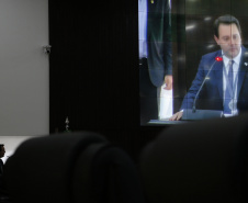O Governador Carlos Massa Ratinho Junior recebeu, na noite desta terça-feira (10), o diploma e a Medalha de Distinção Judiciária, do Tribunal de Justiça do Paraná. A horaria foi entregue pelo atual presidente, desembargador Adalberto Jorge Xisto Pereira e pelo presidente eleito desembargador José Laurindo de Souza Netto, em uma sessão solene na sede do Tribunal. Foto: Jonathan Campos/AEN
