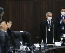 Durante a solenidade o desembargador Irajá Romeo Hilgenberg Prestes Mattar recebeu a Medalha de Excelência Judiciária, pelos seus 50 anos de exercícios da magistratura. O juiz é o único no País a atuar como magistrado por cinco décadas ininterrupta Foto: Jonathan Campos/AEN