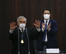 Durante a solenidade o desembargador Irajá Romeo Hilgenberg Prestes Mattar recebeu a Medalha de Excelência Judiciária, pelos seus 50 anos de exercícios da magistratura. O juiz é o único no País a atuar como magistrado por cinco décadas ininterrupta Foto: Jonathan Campos/AEN