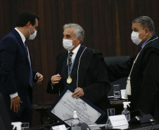 Durante a solenidade o desembargador Irajá Romeo Hilgenberg Prestes Mattar recebeu a Medalha de Excelência Judiciária, pelos seus 50 anos de exercícios da magistratura. O juiz é o único no País a atuar como magistrado por cinco décadas ininterrupta Foto: Jonathan Campos/AEN
