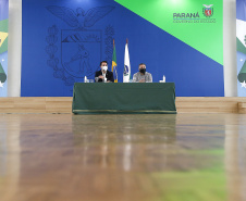 O governador Carlos Massa Ratinho Junior destacou nesta sexta-feira (11) que o Paraná está preparado para a campanha de vacinação contra o novo coronavírus assim que as vacinas forem aprovadas pelos órgãos reguladores. Ele também disse que a imunização respeitará o calendário nacional, que o Estado continua conversando com laboratórios e que tem R$ 200 milhões disponíveis para eventual aquisição, se necessário.Foto: Jonathan Campos/AEN