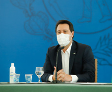 O governador Carlos Massa Ratinho Junior destacou nesta sexta-feira (11) que o Paraná está preparado para a campanha de vacinação contra o novo coronavírus assim que as vacinas forem aprovadas pelos órgãos reguladores. Ele também disse que a imunização respeitará o calendário nacional, que o Estado continua conversando com laboratórios e que tem R$ 200 milhões disponíveis para eventual aquisição, se necessário.