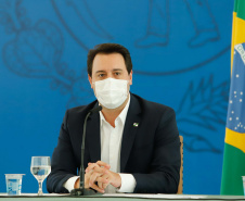 O governador Carlos Massa Ratinho Junior destacou nesta sexta-feira (11) que o Paraná está preparado para a campanha de vacinação contra o novo coronavírus assim que as vacinas forem aprovadas pelos órgãos reguladores. Ele também disse que a imunização respeitará o calendário nacional, que o Estado continua conversando com laboratórios e que tem R$ 200 milhões disponíveis para eventual aquisição, se necessário.