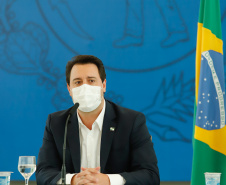 O governador Carlos Massa Ratinho Junior destacou nesta sexta-feira (11) que o Paraná está preparado para a campanha de vacinação contra o novo coronavírus assim que as vacinas forem aprovadas pelos órgãos reguladores. Ele também disse que a imunização respeitará o calendário nacional, que o Estado continua conversando com laboratórios e que tem R$ 200 milhões disponíveis para eventual aquisição, se necessário.