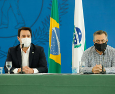 O governador Carlos Massa Ratinho Junior destacou nesta sexta-feira (11) que o Paraná está preparado para a campanha de vacinação contra o novo coronavírus assim que as vacinas forem aprovadas pelos órgãos reguladores. Ele também disse que a imunização respeitará o calendário nacional, que o Estado continua conversando com laboratórios e que tem R$ 200 milhões disponíveis para eventual aquisição, se necessário.