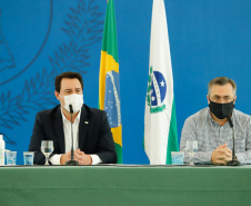 O governador Carlos Massa Ratinho Junior destacou nesta sexta-feira (11) que o Paraná está preparado para a campanha de vacinação contra o novo coronavírus assim que as vacinas forem aprovadas pelos órgãos reguladores. Ele também disse que a imunização respeitará o calendário nacional, que o Estado continua conversando com laboratórios e que tem R$ 200 milhões disponíveis para eventual aquisição, se necessário.
