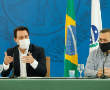 O governador Carlos Massa Ratinho Junior destacou nesta sexta-feira (11) que o Paraná está preparado para a campanha de vacinação contra o novo coronavírus assim que as vacinas forem aprovadas pelos órgãos reguladores. Ele também disse que a imunização respeitará o calendário nacional, que o Estado continua conversando com laboratórios e que tem R$ 200 milhões disponíveis para eventual aquisição, se necessário.