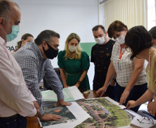 A reestruturação do Hospital de Dermatologia Sanitária do Paraná (HDSPR), em Piraquara, foi discutida em reunião entre o secretário estadual da Saúde, Beto Preto, técnicos da pasta e diretores da instituição. Americo Antonio