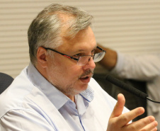 O governador Carlos Massa Ratinho Junior participa  nesta segunda-feira (14)  de videoconferencia com secretarios e empresarios  sobre o Plano Estadual de Retomada e Desenvolvimento Economico, no Palacio Iguacu. Na foto, o empresario Jefferson Nogaroli.Curitiba, 14/11/2020. Foto: Geraldo Bubniak/AEN
