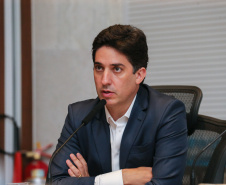 O governador Carlos Massa Ratinho Junior participa  nesta segunda-feira (14)  de videoconferencia com secretarios e empresarios  sobre o Plano Estadual de Retomada e Desenvolvimento Economico, no Palacio Iguacu. Na foto, secretário de Estado do Planejamento e Projetos Estruturantes, Valdemar Bernardo Jorge Curitiba, 14/11/2020. Foto: Geraldo Bubniak/AEN