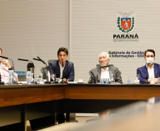 O governador Carlos Massa Ratinho Junior participa  nesta segunda-feira (14)  de videoconferencia com secretarios e empresarios  sobre o Plano Estadual de Retomada e Desenvolvimento Economico, no Palacio Iguacu. 
Curitiba, 14/11/2020. Foto: Rodrigo Felix/AEN